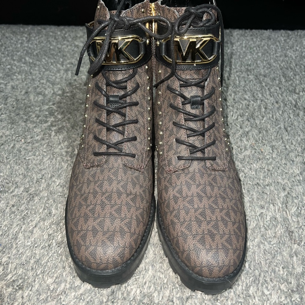 Michael Kors Women’s Brown Lace-Up Boots Size 9 *NEVER WORN*